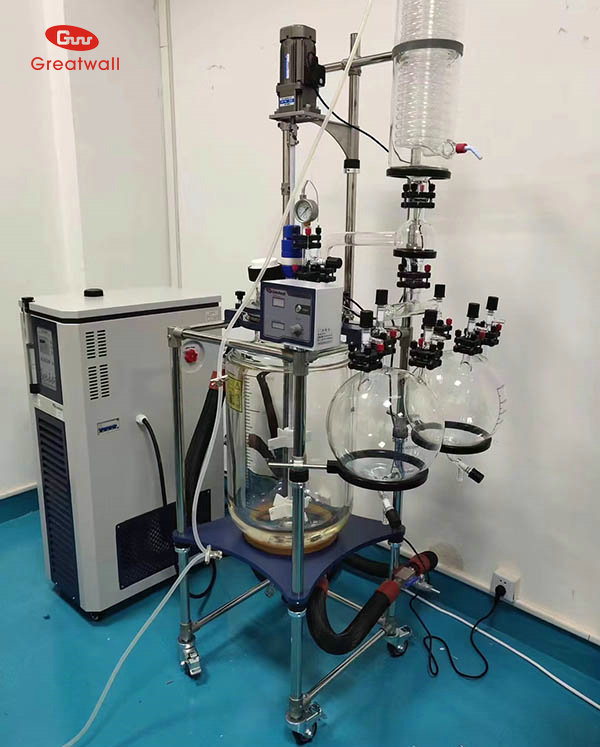 實(shí)驗(yàn)室雙層過(guò)濾玻璃反應(yīng)釜詳細(xì)介紹