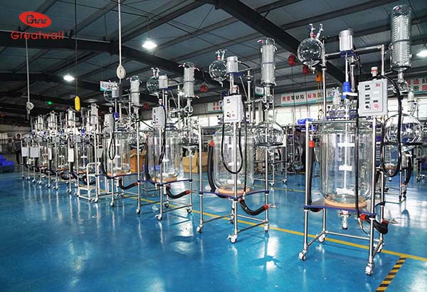 長城科工貿(mào)三層玻璃反應(yīng)釜使用特點