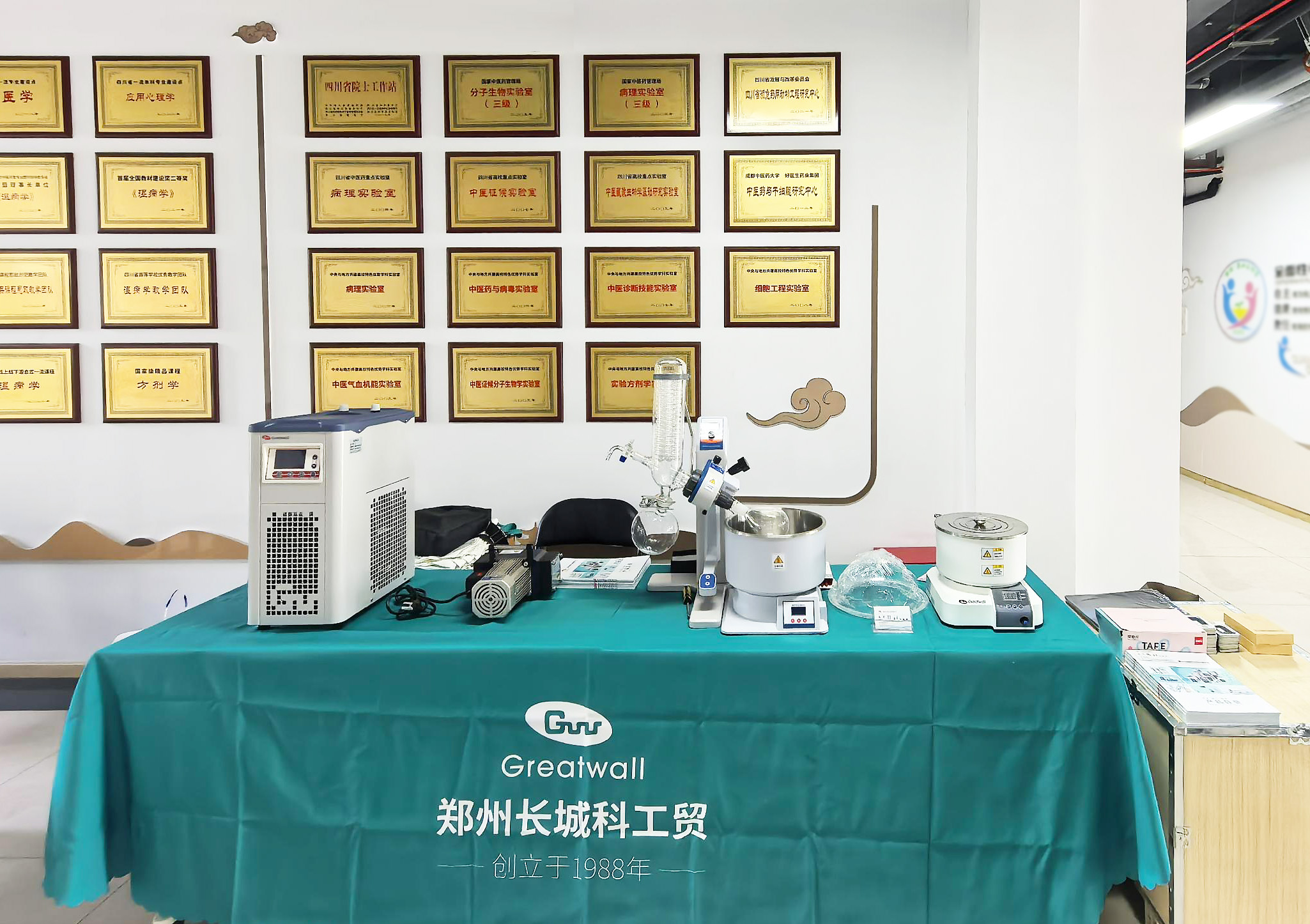 鄭州長城科工貿(mào)走進(jìn)成都中醫(yī)藥大學(xué)，助力科研精準(zhǔn)“加速”！