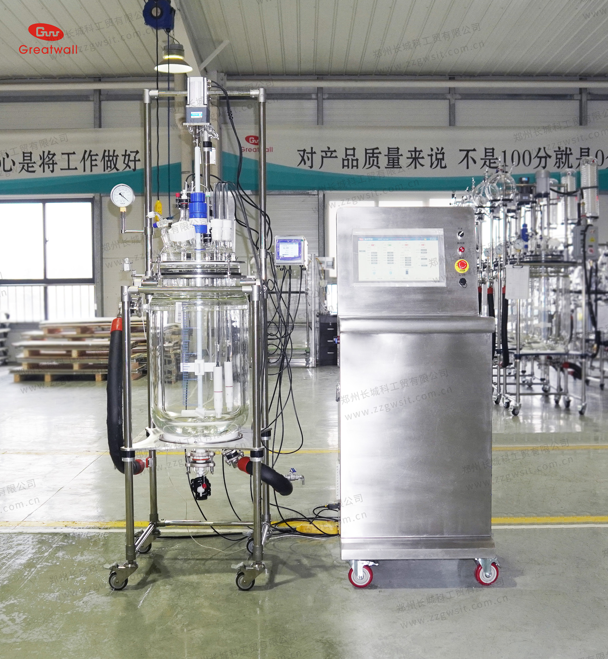 PLC智能控制50L雙層玻璃反應(yīng)釜 ——科研實驗與中試生產(chǎn)一體化解決方案！